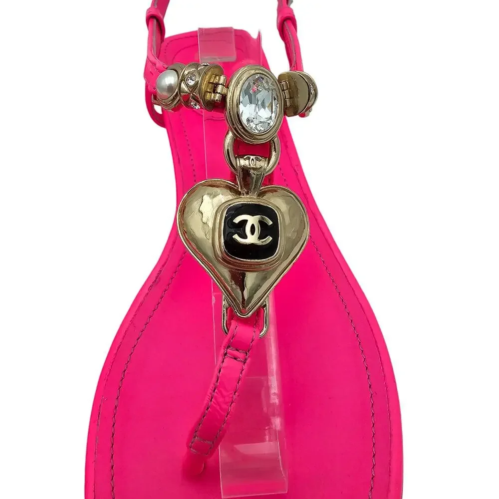 Chanel CC Heart Thong Flat Sandal Neon Hot Pink Leather Gold Size 38 US 7 7.5